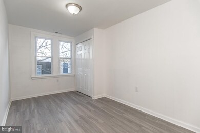 2042 Tasker St, Philadelphia, PA 19145 - photo 7