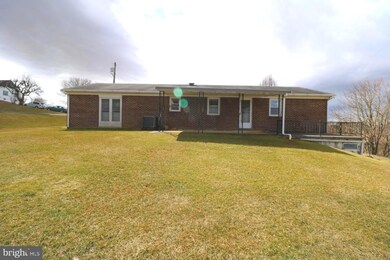 335 Fairmount Ave, Waynesboro, PA 17268 - photo 2