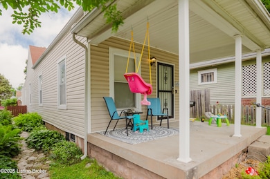 1511 E Elm St-4