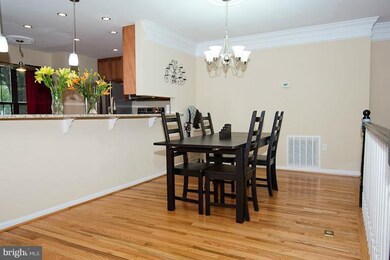 10210 Roberts Common Ln, Burke, VA 22015 - photo 2