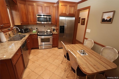 726 Meisser St, Franklin Square, NY 11010 - photo 7