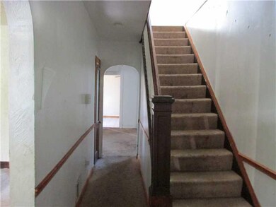 Entry/Foyer.