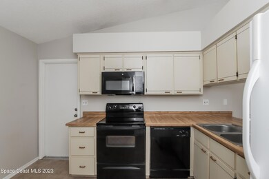 005-photo-kitchen-11676428