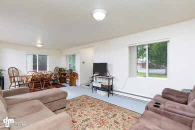 Unit 1 Living Room 20190611-DW-46019-SMA