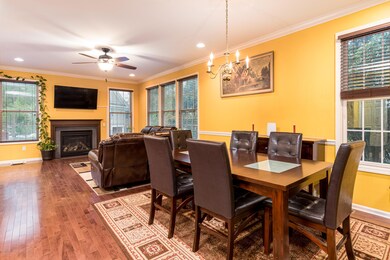 DINING/LIVING ROOM COMBO