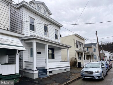 42 N 3rd St, Saint Clair, PA 17970 - photo 2