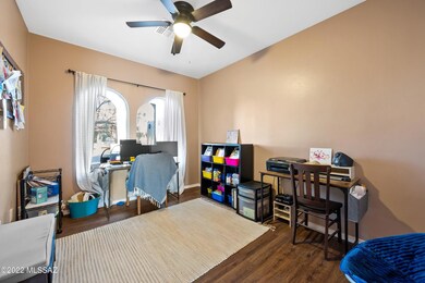 08-Office_Den