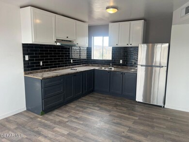 530 S Yarbrough Dr unit 2, El Paso, TX 79915 - photo 2