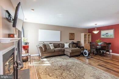 53 Pamela Ct unit 318, Levittown, PA 19057 - photo 4