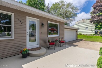 192 Netherfield St NW, Comstock Park, MI 49321 - photo 3