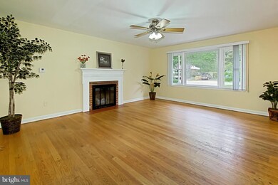 3461 Washington Dr, Falls Church, VA 22041 - photo 5