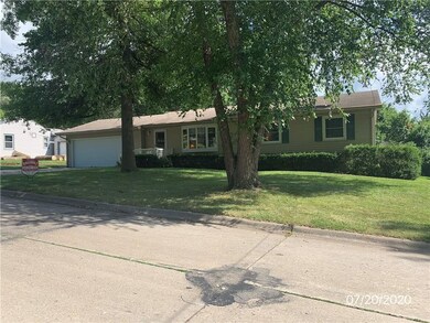 209 N 9th Ave W, Newton, IA 50208 - photo 3