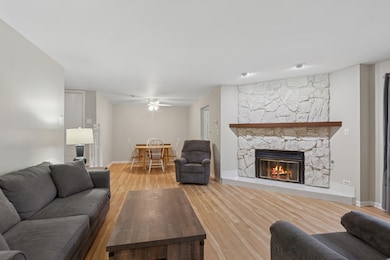 724 Maplewood Ct unit 34B, Willowbrook, IL 60527 - photo 3