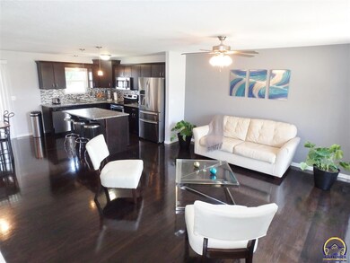 1712 SW Valley View Dr, Topeka, KS 66615 - photo 2