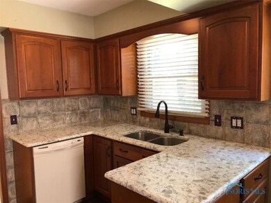 BEAUTIFUL QUARTZ KITCHEN SO TASTLEFULLY DONE. CHER