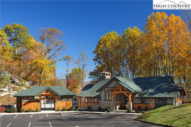 Echota on the Ridge Clubhouse and Pool
