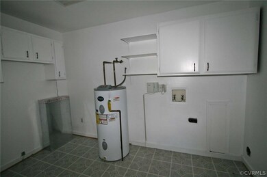 8919 Deerwater Rd, North Chesterfield, VA 23237 - photo 4