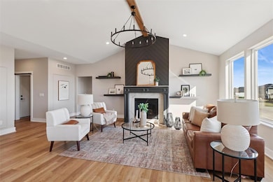 16628 Deerview Dr, Urbandale, IA 50323 - photo 2