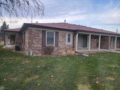 14870 Melrose Ct unit 61, Shelby Township, MI 48315 - photo 4