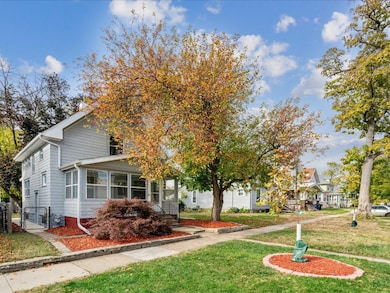 421 17th St SE, Cedar Rapids, IA 52403 - photo 2