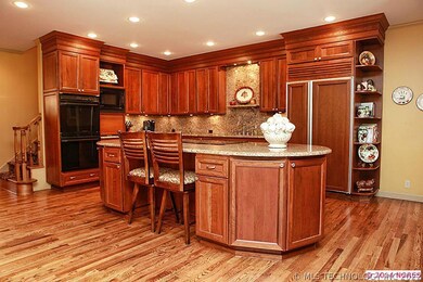 Double ovens and a convection microwave compliment