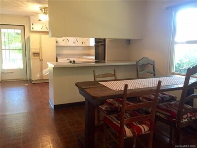 Eat-in kitchen