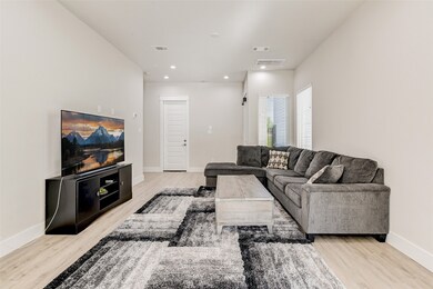 5816 Burt St, Houston, TX 77091 - photo 4