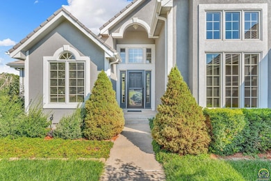 2222 SW Pondview Dr, Topeka, KS 66614 - photo 6