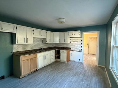 811 W 7th St, Ada, OK 74820 - photo 4