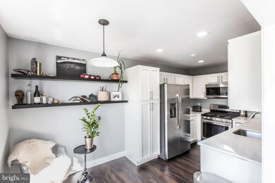 8201 Crossbrook Ct unit 301, Lorton, VA 22079 - photo 2