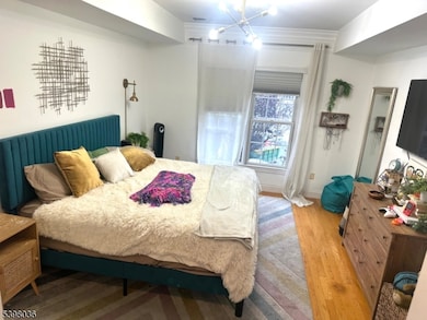 411-419 Chestnut St unit 2D, Newark, NJ 07105 - photo 5