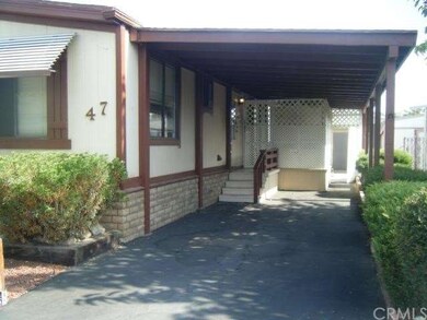 Block skirt, plenty of parking, lattice back porch