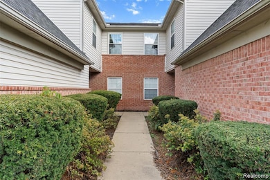 17157 Higdon Dr unit 10, Brownstown, MI 48193 - photo 5