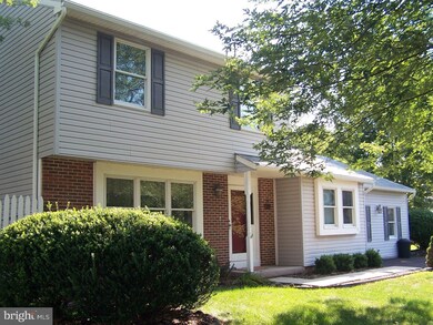 1904 Stratton Dr, Harleysville, PA 19438 - photo 2