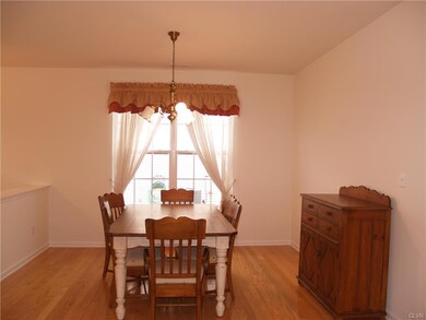 1925 Alexander Dr, Macungie, PA 18062 - photo 5