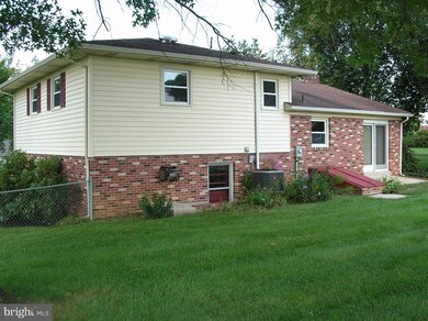 1213 Rosemont Dr, Knoxville, MD 21758 - photo 3