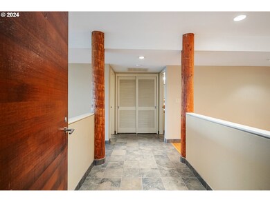 549 N Tomahawk Island Dr unit 1, Portland, OR 97217 - photo 4