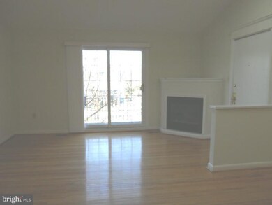 200 N Wayne Ave unit 4, Wayne, PA 19087 - photo 2