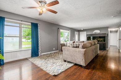 4777 Henley Living room 4
