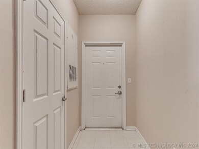 Entry with neutral decor