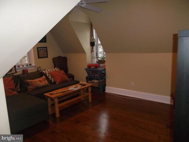 220 W Court St unit 3RD FL, Doylestown, PA 18901 - photo 4