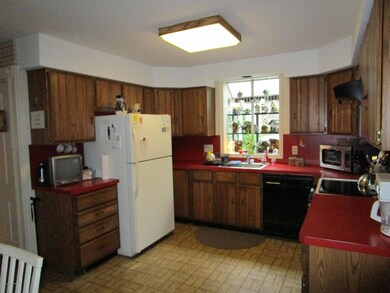 815 Thomas St, Stroudsburg, PA 18360 - photo 5