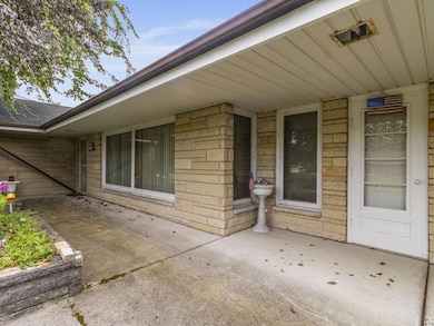 N69W15889 Eileen Ave, Menomonee Falls, WI 53051 - photo 4