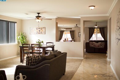 643 N Maurer St, Porterville, CA 93257 - photo 4