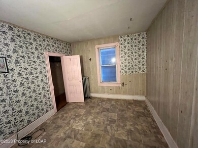 586 Lincoln St, Hazleton, PA 18201 - photo 7
