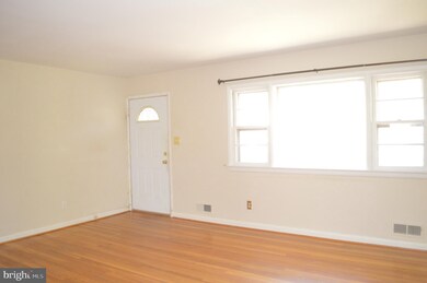 2338 N Oak St, Falls Church, VA 22046 - photo 3