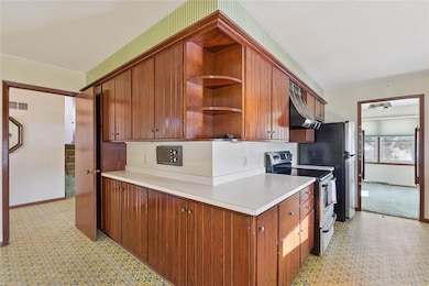 1904 Prairie St, Grinnell, IA 50112 - photo 5