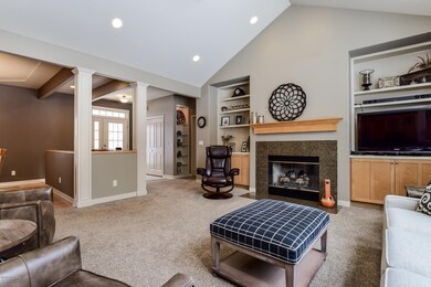 005-photo-living-room-6806922