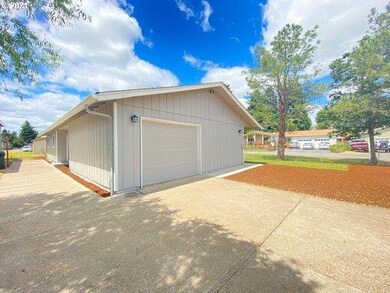 295 N Front St, Creswell, OR 97426 - photo 2