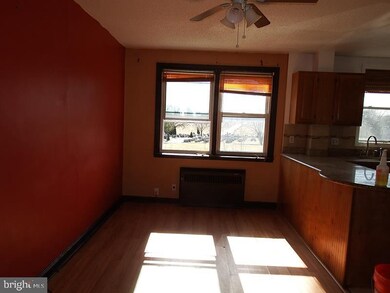 6874 Clover Ln, Upper Darby, PA 19082 - photo 5